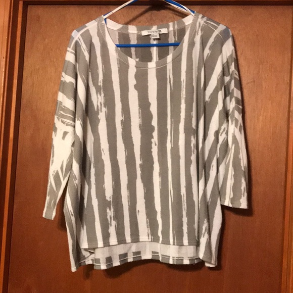 Forever 21 Tops - Oversized shirt fitted sleeve Forever 21 Tops - Oversized shirt fitted sleeve
